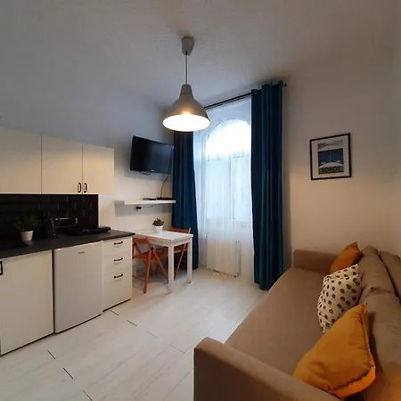 Studio Bursztyn & Parking شقة